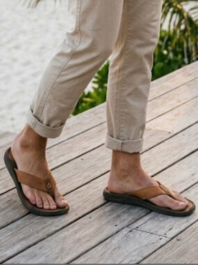 OluKai Men’s Tan Brown Leather Flip-Flops